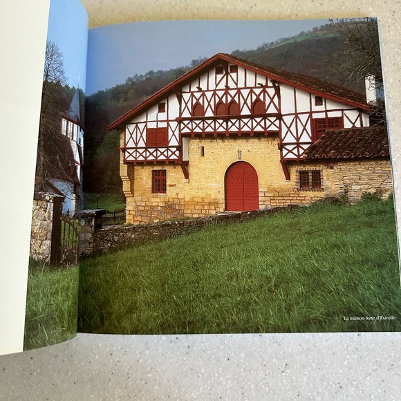 MAISON BASQUE Paperback Book in French CHRISTIAN AGUERRE atlantica Architecture - Picture 8 of 15